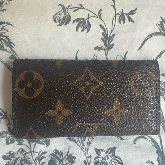 Louis Vuitton 4 Ring Key Holder - Picture 2 of 10